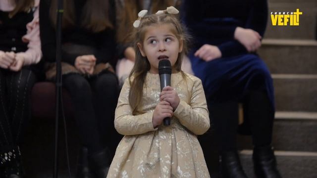 Младенец Иисус рожден был в ту Ночь смотреть онлайн