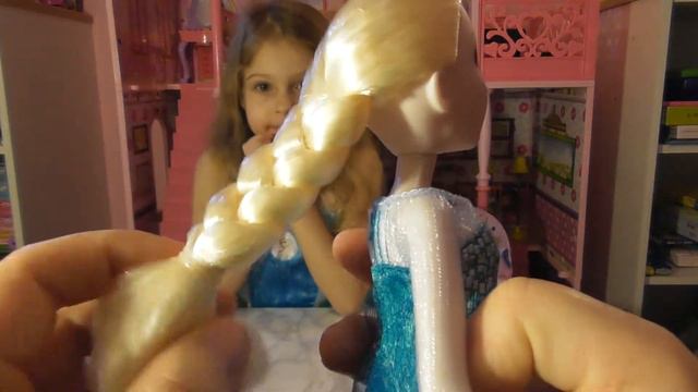 Disney Frozen Elsa Кристина Эльза распаковывает куклу Эльзу смотреть онлайн