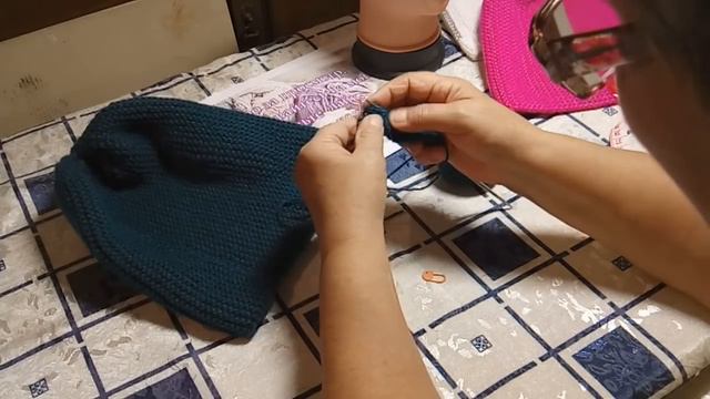 Шапки Бини спицами . Обзор моих готовых шапочек спицами, смотреть онлайн