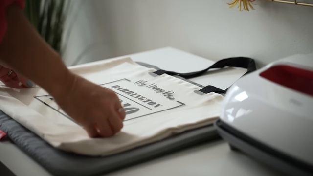 Meet Renee as she shares her passion for making personalized gifts with Cricut. смотреть онлайн