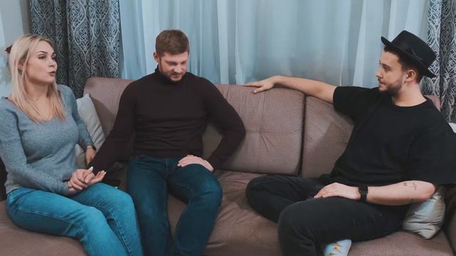 Выездная регистрация, первый танец и коза на банкете — интервью с молодожёнами, пилотный выпуск смотреть онлайн