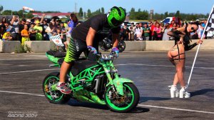 Стантрайдинг шоу с девушками и Дрифтом