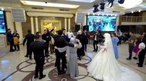 Поет ИЛЬЯС АБДУРАХМАНОВ песня "Мамины Глаза" mp4