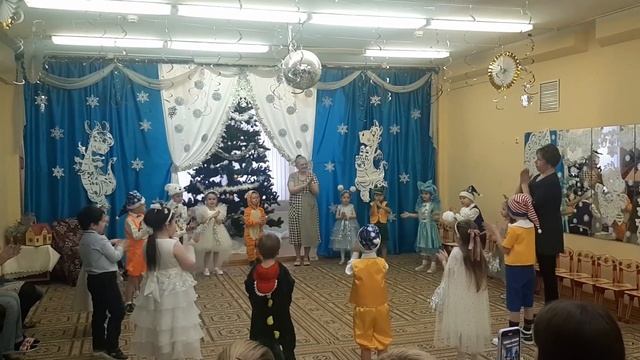 3) Новогодний праздник 2023г в детском саду 887 группа "Звёздочки" смотреть онлайн