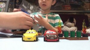 Распаковка LEGO Тачки 3 Гонки на Выживание на трассе Безумной Восьмёрки | Играем в машинки