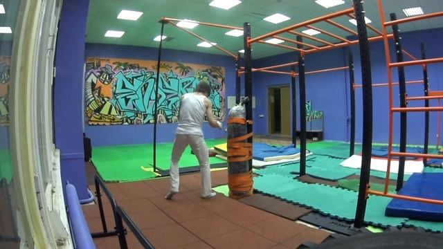 НаРодная ГимнАсТиКа, уДары по Мешку и КрутКа Световыми Палками 1-1. СКК "Вместе" смотреть онлайн