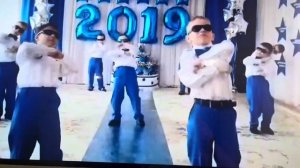 Танец Крутые ребята 😎😎😎