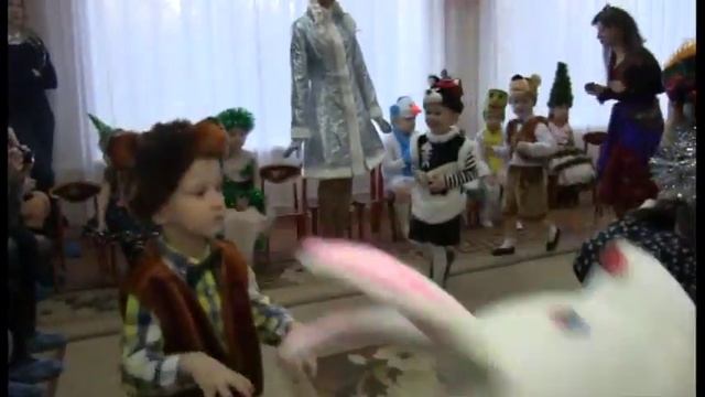 Новогодний утренник рябинка часть 1