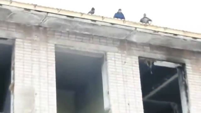 Южноуральск, ремонт крыши в "Сосне" смотреть онлайн