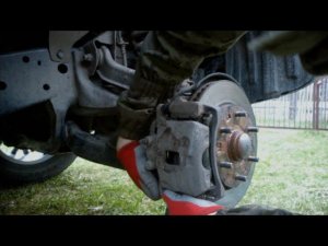 Обслуживание передних тормозов на Pajero Sport II.