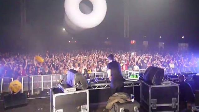 Mark Ronson at Creamfields festival 2011 (Annie Mac Presents Tent) Part 1 (from stage) смотреть онлайн