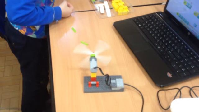 Лего WEDO Мельница (Первое занятие) смотреть онлайн