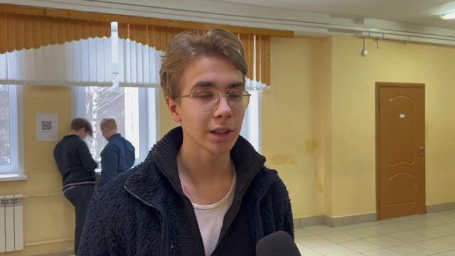 БЛИЦ ОПРОС/вопросы школьникам смотреть онлайн