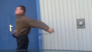 Бомж танцует