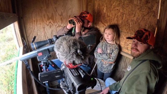 Hadley Goes Deer Hunting on Opening Day of Rifle Season in Attempt to Kill Her First Deer. смотреть онлайн