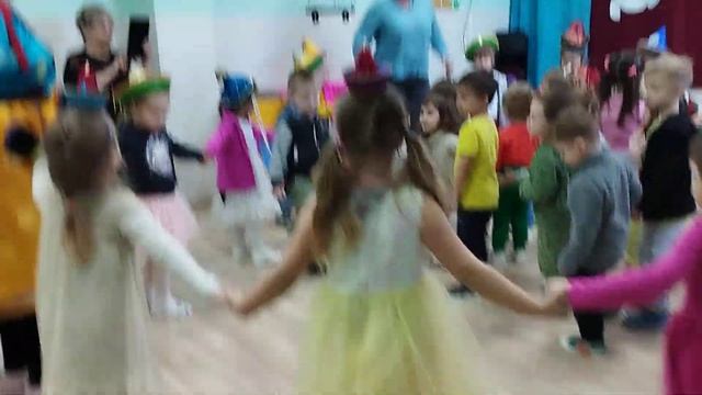 Танец Ёхор самыми маленькими смотреть онлайн