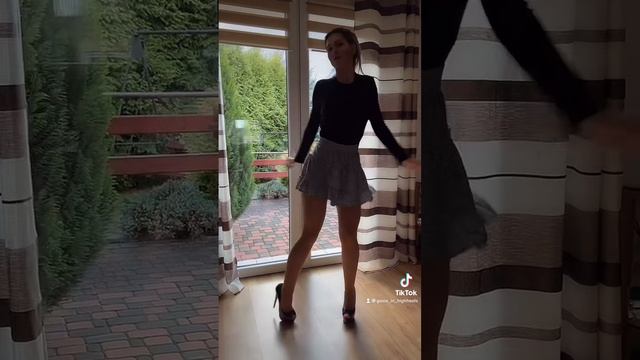 Jak to się stało 😉 Polishgirl in heels dance in high heels and skirt and pantyhose nylons #shorts смотреть онлайн