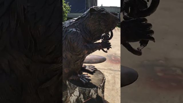 Скульптура из металла. Бобр смотреть онлайн