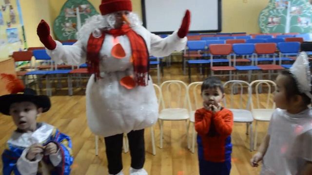 С Новым годом! 8 группа смотреть онлайн