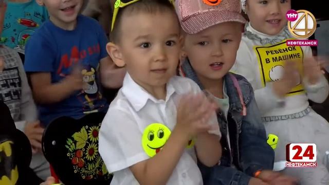 Как носить фликеры? "Показ мод" от юных пешеходов смотреть онлайн