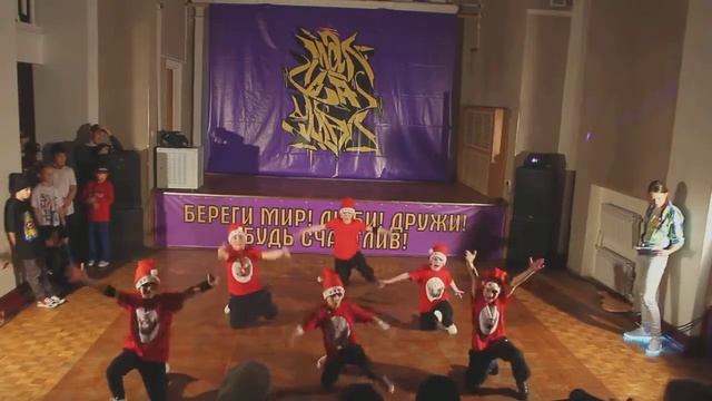 Мал да удал 2015 Шоу №1 Команда Хулиганы смотреть онлайн