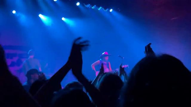 Painkiller (By Beach Bunny) - Seattle, WA live concert 4/28/22 смотреть онлайн