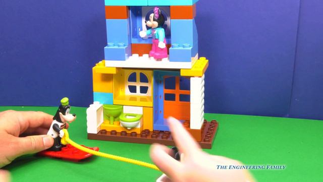 Unboxing the Lego Duplo Mickey Mouse Beach House with the Assistant смотреть онлайн
