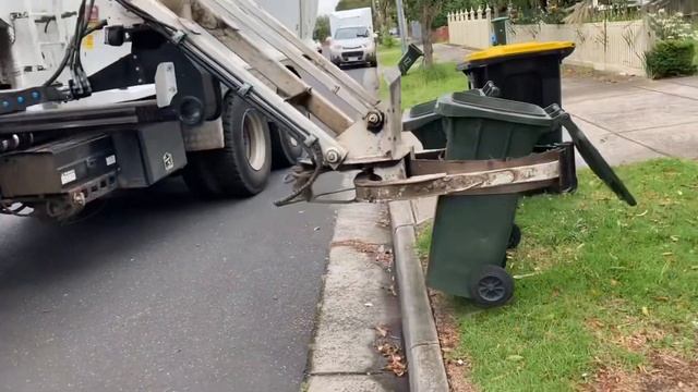 Merri-Bek Council Glass & Garbage смотреть онлайн