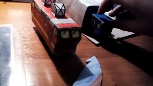 Поезд дальнего следования из картона