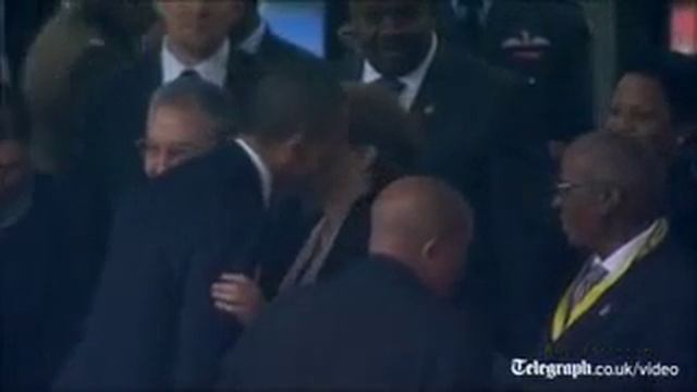President Barack Obama shakes Raul Castro's hand at Mandela memorial service смотреть онлайн