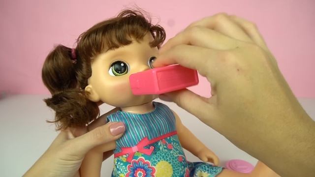 Baby Alive Doll That Really Cries and Eats Spaghetti! - Playing with Baby Dolls смотреть онлайн
