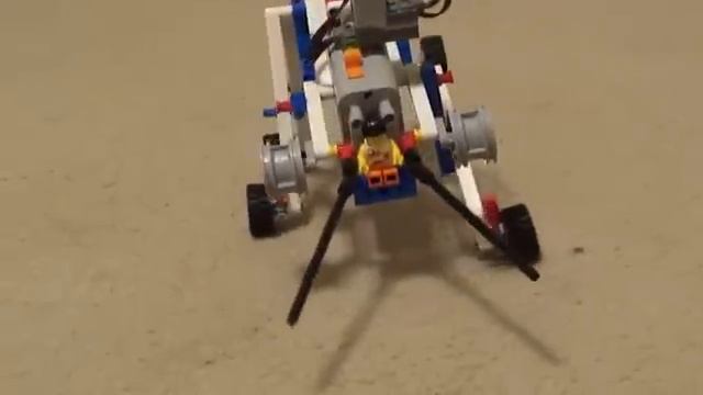 Lego Motorized Bug with IR Remote Control part 1 смотреть онлайн
