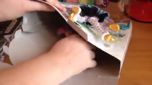 Распаковка Медлин Хеттер смотреть онлайн