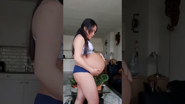 TWIN PREGNANCY TRANSFORMATION | week by week Amazing #twins #pregnancy transformation! смотреть онлайн