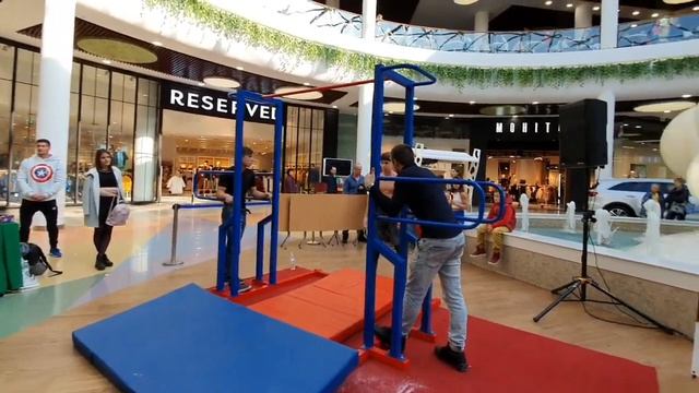 ЧЕМПИОНАТ STREET WORKOUT В ТРЦ СИТИ МОЛЛ ТЮМЕНЬ смотреть онлайн