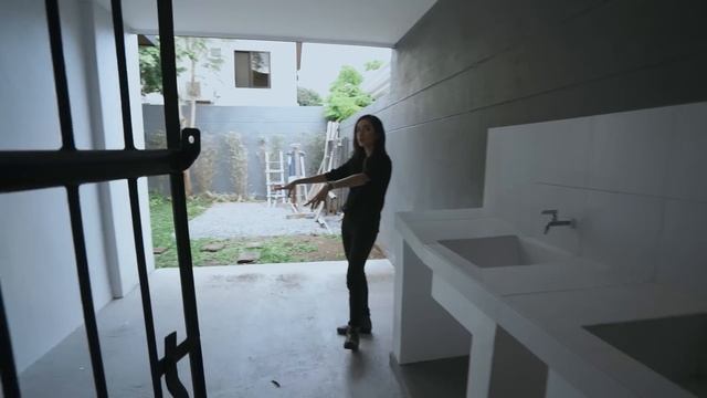 House Tour 221 • Inside a Functional Modern Home Ideal for Settling Down • Presello смотреть онлайн