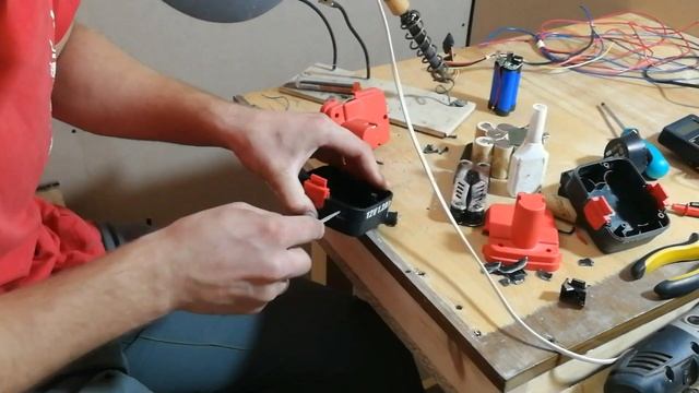 Большое видео про маленькую замену АКБ шуруповерта смотреть онлайн