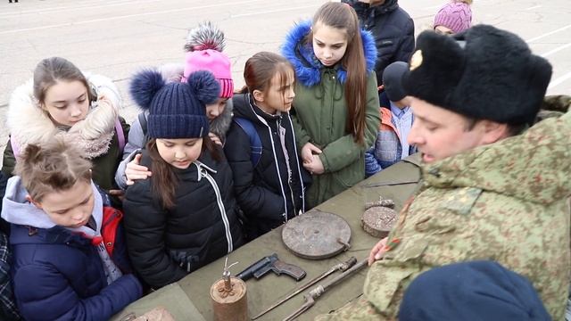 Экскурсия детей в воинскую часть смотреть онлайн