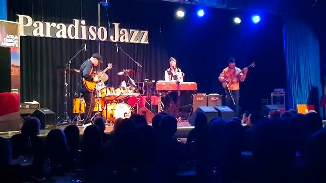 Bill Evans Petite Blonde II with Ulf Wakenius-Gary Grainger-Dennis Chambers "Live" in Italy. смотреть онлайн