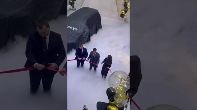 тяжелый дым на презентации авто смотреть онлайн