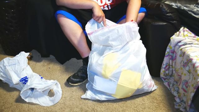 Gamestop Dumpster Diving! We Found a WALLET! Night 218 смотреть онлайн