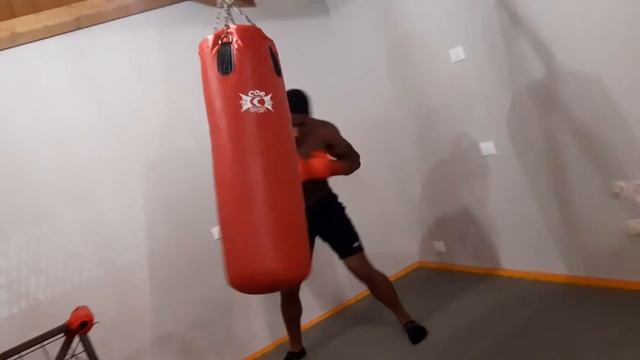 Pugilato, Anthony mentre mi omologa il Sacco смотреть онлайн