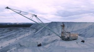 Шагающий экскаватор.