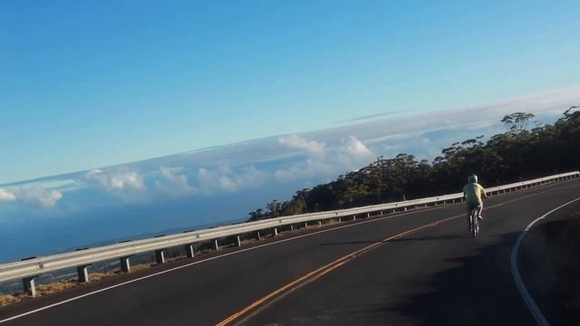 BIKING A VOLCANO ON MAUI - MAUI VLOG 2021 смотреть онлайн