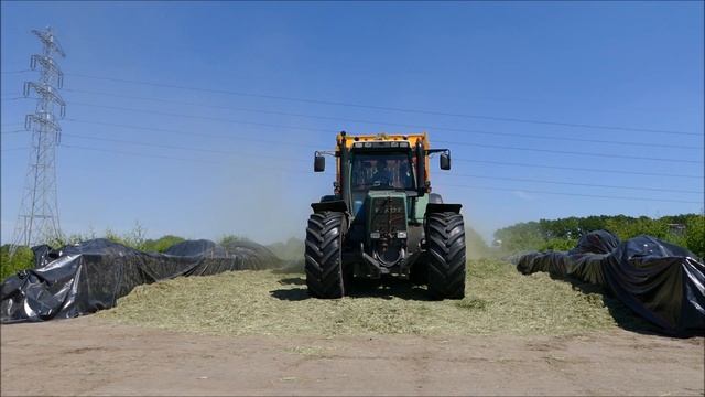 Fendt Favorit 824 + Fendt 720 | Grass silage | Gras inkuilen | Gras einfahren | Molenaar Lunteren смотреть онлайн