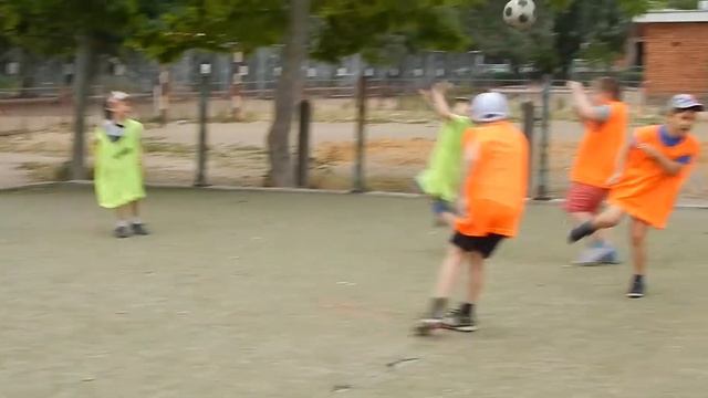 футбол в летнем лагере при школе №54 смотреть онлайн