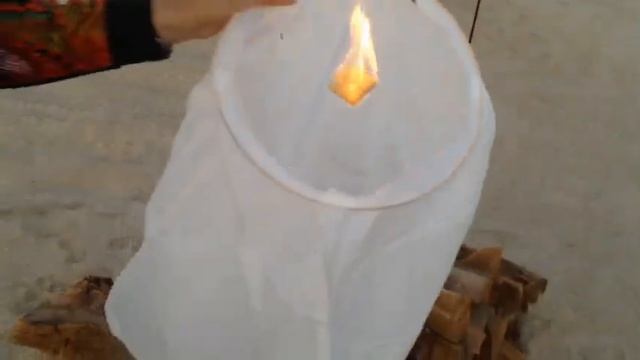 How To Prepare And Launch Sky Lanterns | Chinese Sky Lantern