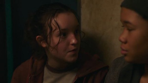 The Last of Us HBO: S1E7 - Mall Photobooth scene, "Is that a Time Machine?"