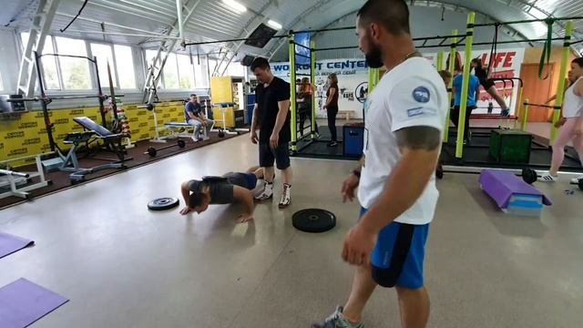 ОТЖИМАНИЯ С ВЕСОМ НА СПИНЕ! МАКСИМУМ. смотреть онлайн