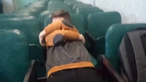 ШКОЛЬНИК ОБКАКАЛСЯ И ПЛАЧЕТ